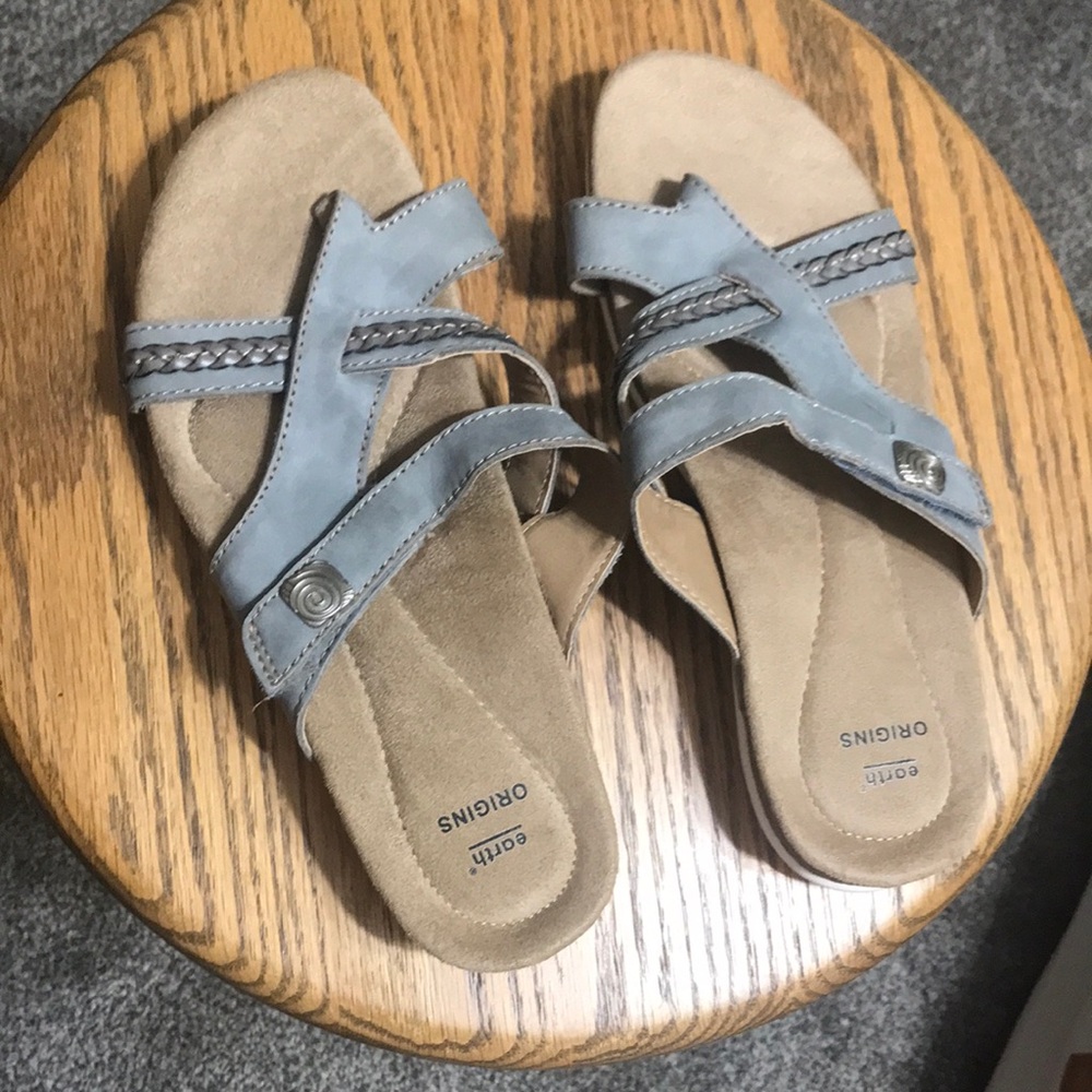 NWOT EARTH ORIGIN Sandals